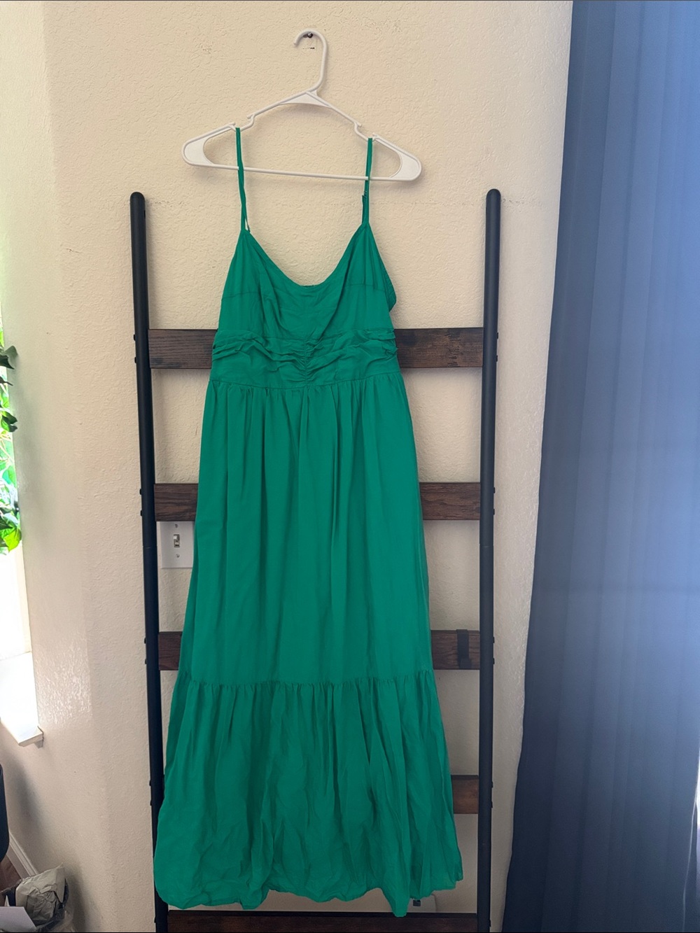 Universal Thread Emerald Green Spaghetti-Strap Maxi Dress w/ Pockets. USED-Large